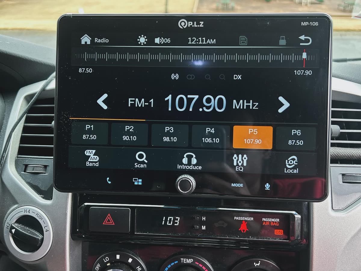 Large floating touchscreen radio mounted on a single-DIN chassis
